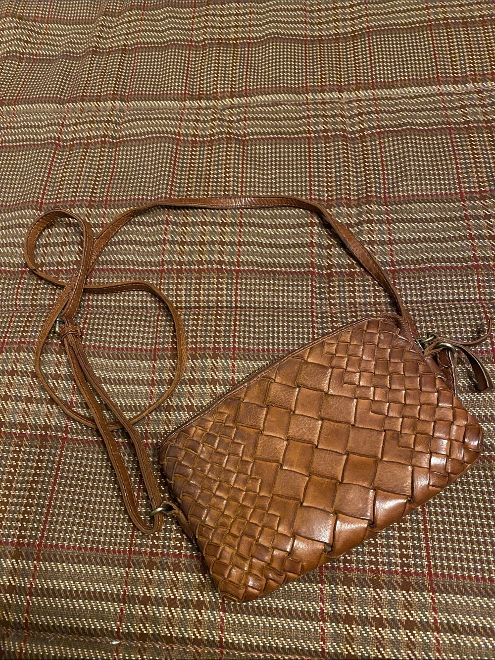 Woven Leather Crossbody Bag in Brown - Classic Women's Shoulder Bag